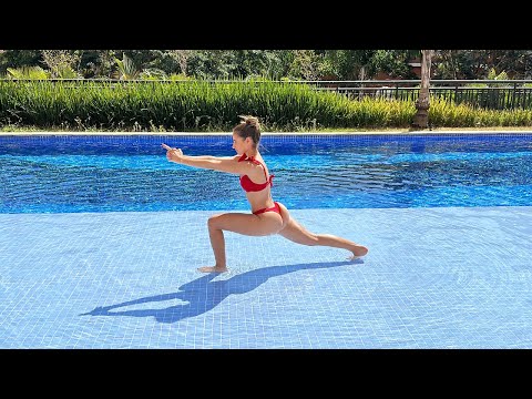 YOGA DE BIQUÍNI NA PISCINA