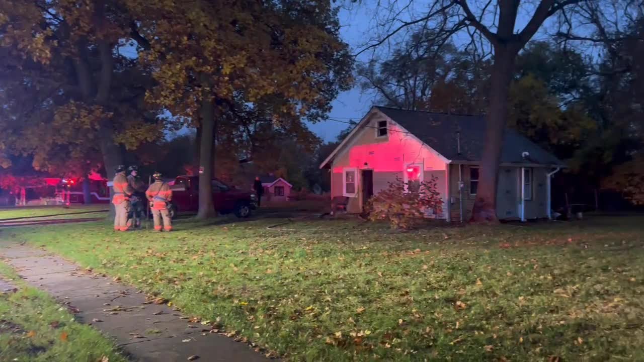 Crews investigating early morning house fire in Rockford - YouTube