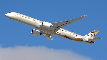 (4K) Winter Schedule - Planespotting, Watching Airplanes at Chicago O