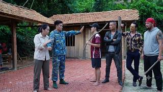 Navy veteran Trieu Muoi risked his life to rescue a poor young woman from some thugs.