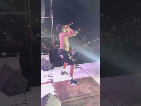 Massanó e a sua mãe no grande show do Cuanza Norte 😭😭😭