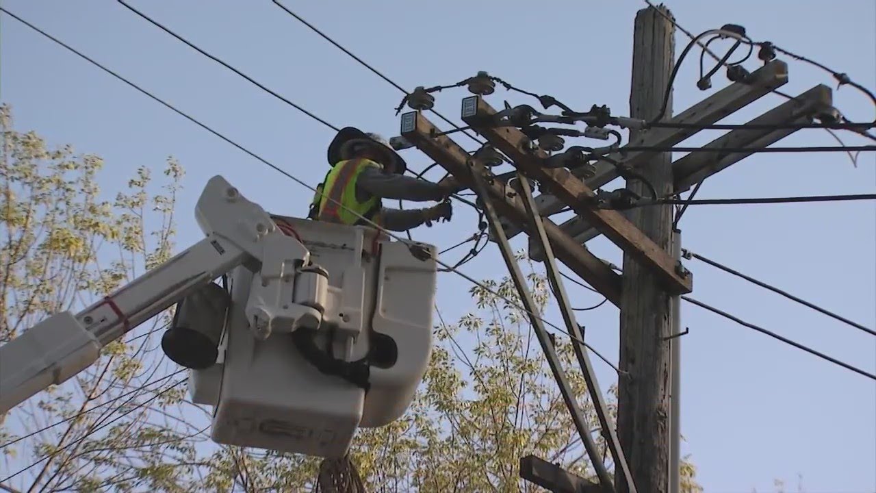 Thousands without power in Burlingame - YouTube