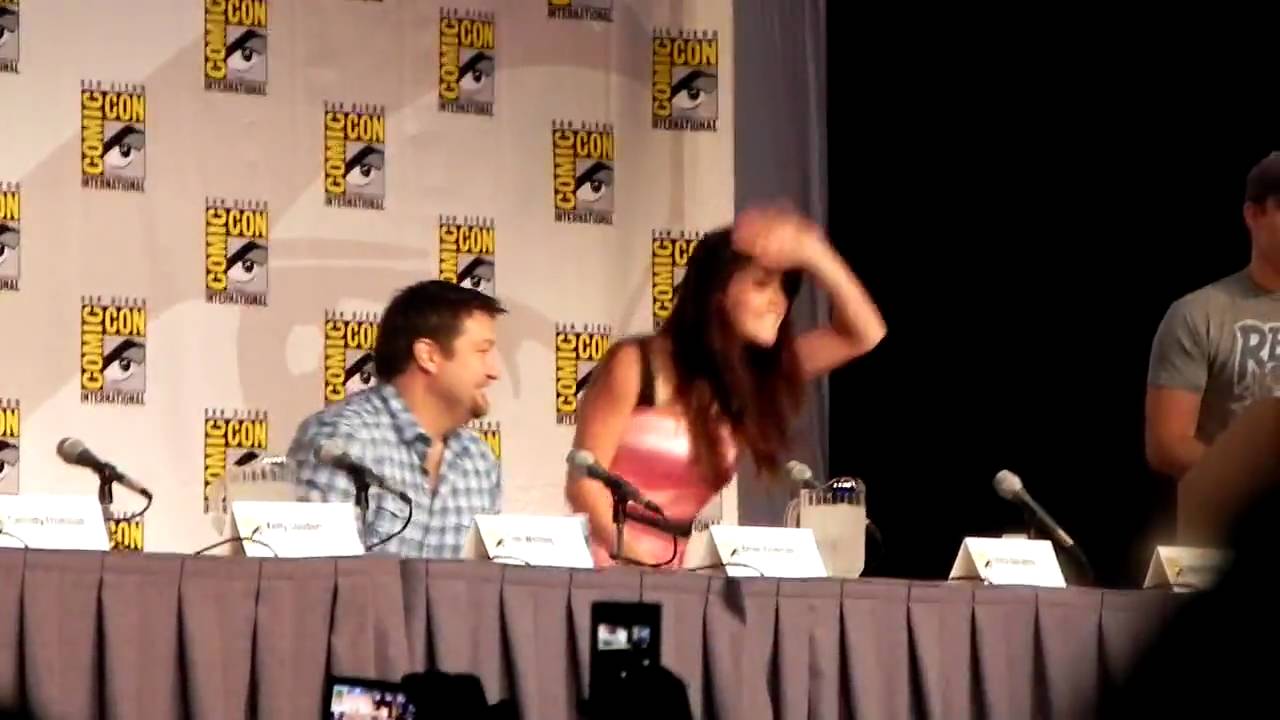 Comic Con 2010 Smallville Panel Clip 1