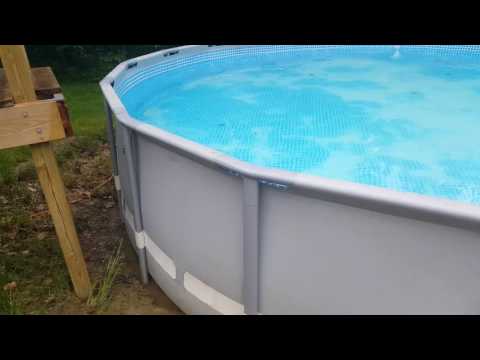 How do you find a leak in pool liner?