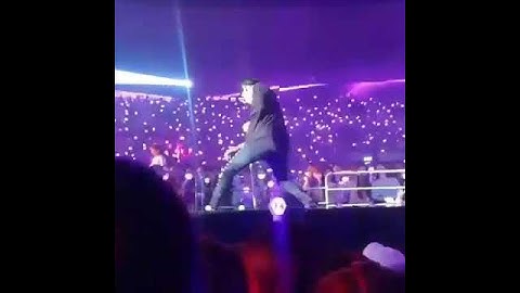 Omg Baek Hyun dancing to artificial love  (exo rdium first day)160722