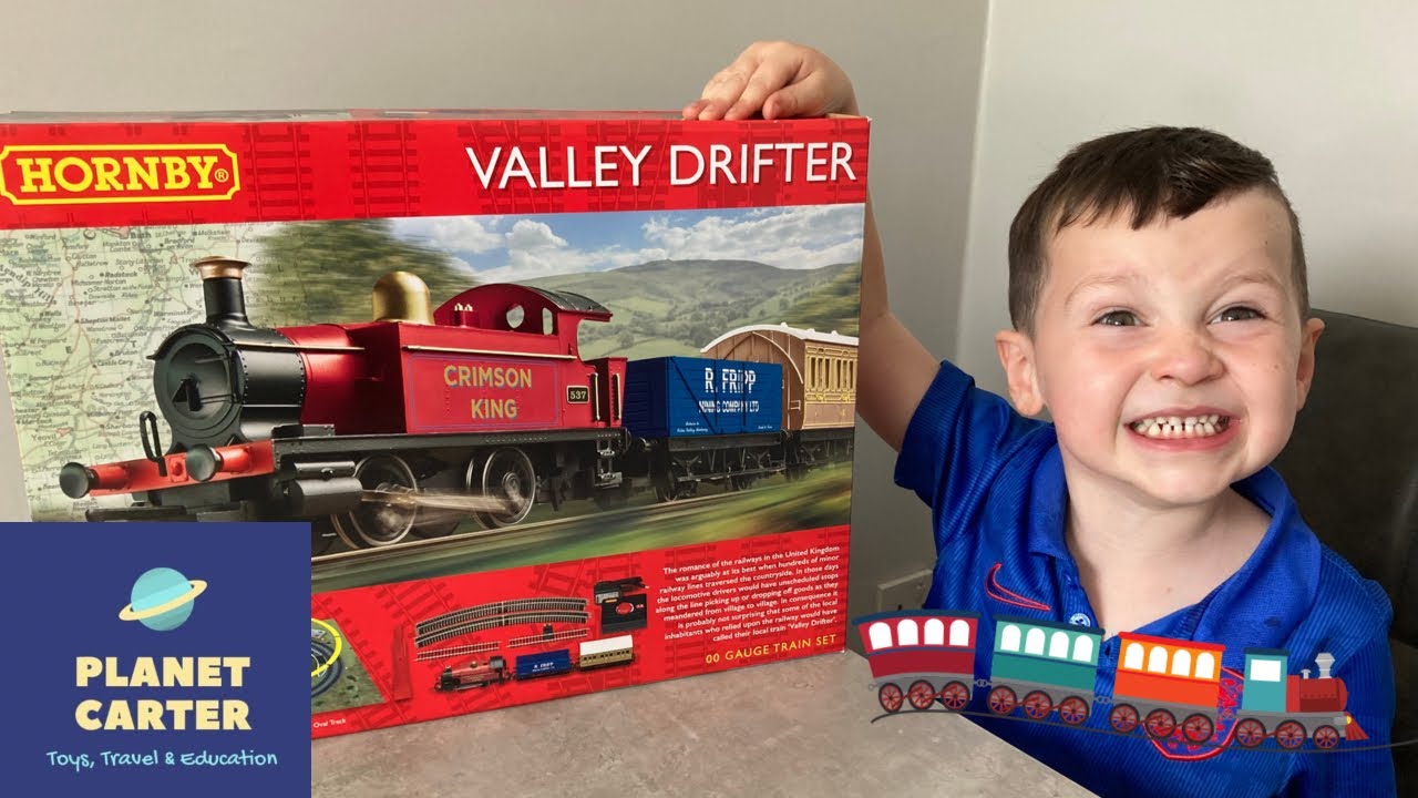 Carter unboxing and playing with his HORNBY Valley Drifter train set