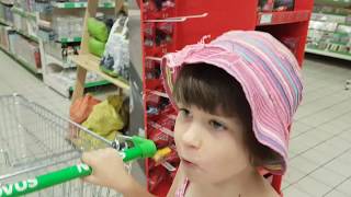 ИСТОРИЯ МАШИ - крокодил в магазине? Кукольный зоопарк, Покупки игрушек и котенок Макс РЕАКЦИЯ ИСТОРИЯ МАШИ - крокодил в магазине? Кукольный зоопарк, Покупки игрушек и котенок Макс РЕАКЦИЯ