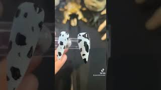 Cute and Easy Cow Print Nails #nailart #nails #gelnails #handpainted #nailinspo #cowprint #easynail