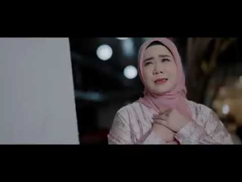 Lagu Slowrock Indonesia Rayola - Hadirmu Membuatku Terluka Subtitle Indonesia [Official Music Video]
