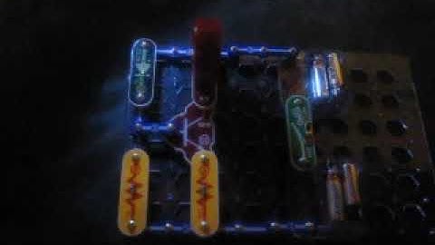 Snap Circuits Light | Project 90: Blinking Control Beeping (SEIZURE WARNING)