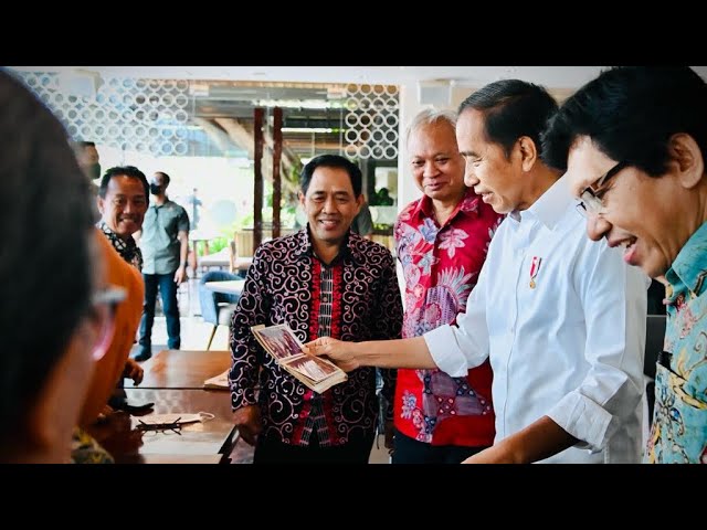 Momen Keakraban Presiden Jokowi dengan Teman Semasa Kuliah, Yogyakarta, 16 Oktober 2022