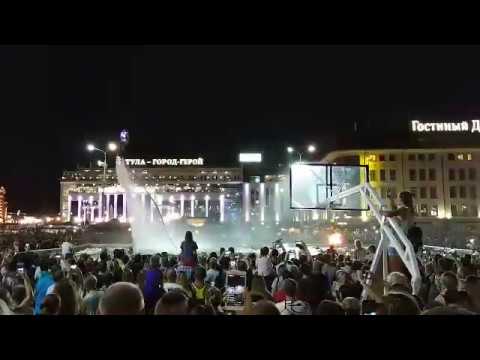Новости Тулы: на площади Ленина прошло шоу «летающих людей»