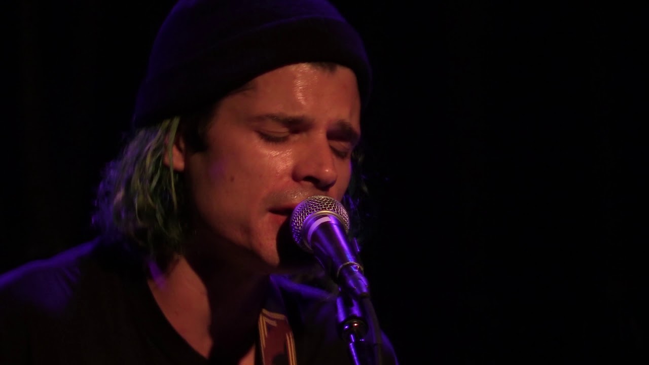 Grouplove Performing Enlighten Me at 94/7 Sessions