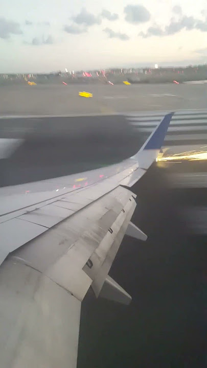 Boeing 737 wing strike