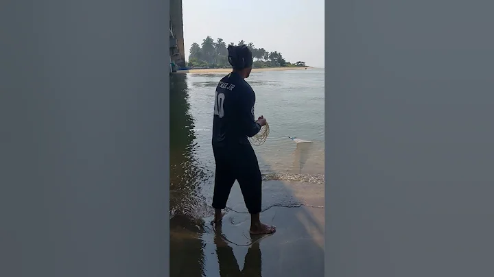 ഒറ്റക്ക് നിന്ന് മീനുകളെ പിടിച്ച് കേറ്റുന്നുണ്ട് #fishing #seafishing #fisherman #shorts 13.12.25