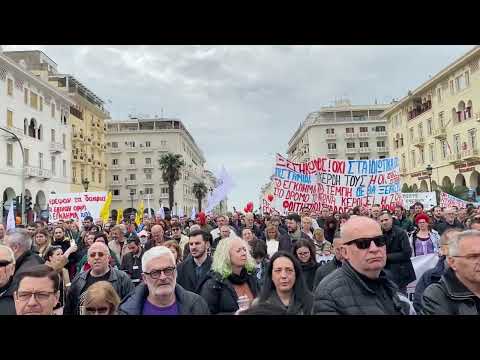 Ενός λεπτού σιγή για τα θύματα στα Τεμπη