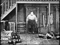 Fatty Arbuckle y Buster Keaton en "Back Stage" 1919