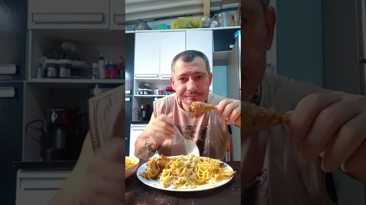 Chegando com mais um vídeo,dia de folga almoçando em casa.🇧🇷😋🍲😋👌