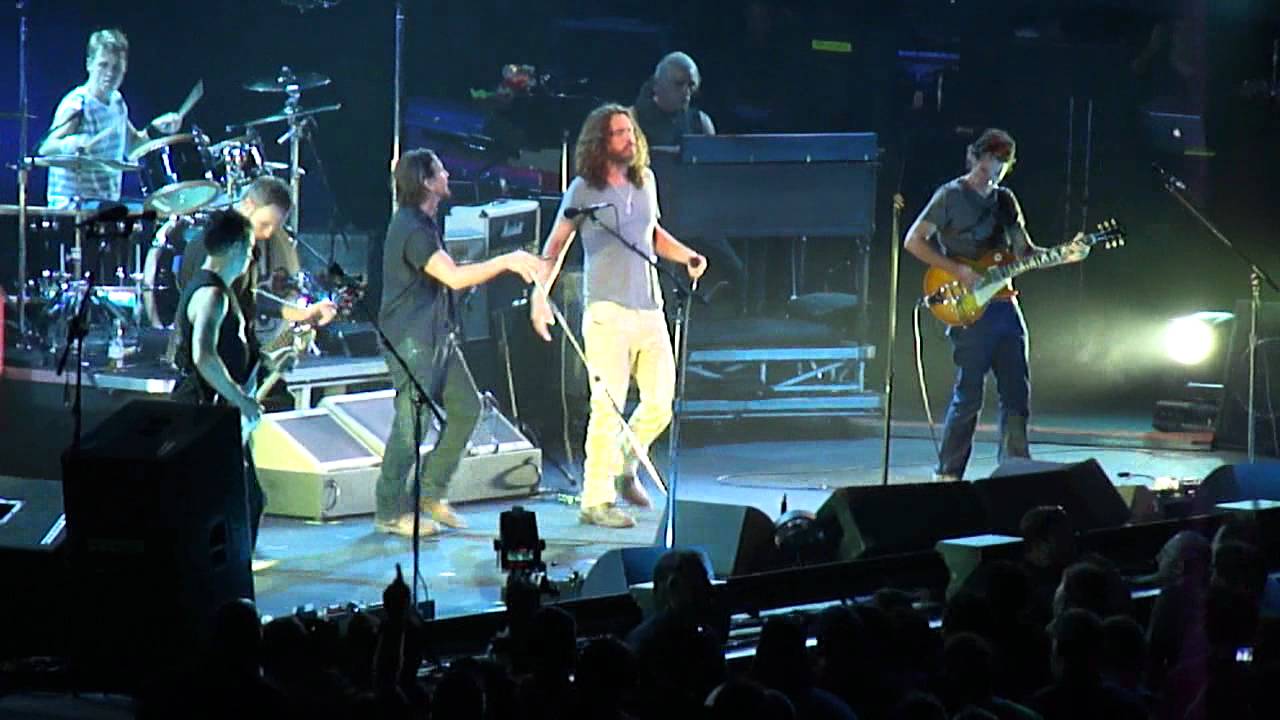 Pearl Jam And Chris Cornell Hunger Strike Temple Of The Dog Reunion Pj20 Alpine Valley 9 3 11 Youtube