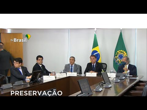 Presidente Bolsonaro e ministro Ricardo Salles assinam decreto de logística reversa de medicamentos