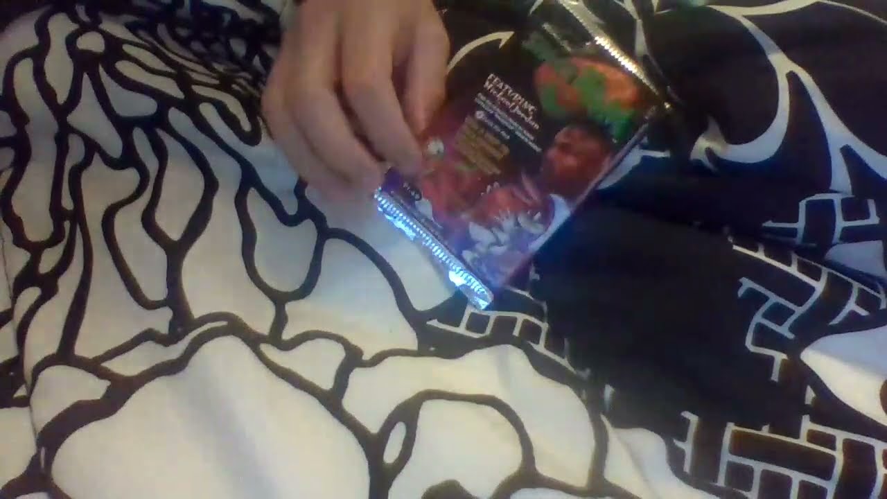 Opening 1996 Space Jam upper deck micheal jordan cards!