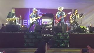 Tex Tex  ( esta en su mes) en vivo