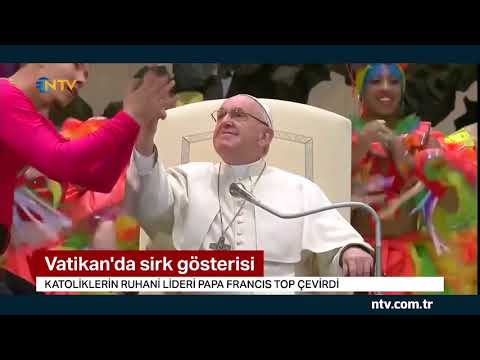 Katoliklerin ruhani lideri Papa Francis top çevirdi !