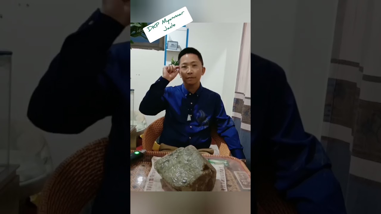 Hnantmachi ေက်ာက္ကိုျဖတ္လိုက္ေတာ့အထဲမွာဘယ္လိုေနမလဲေလ့လာၾကည့္ၾကရေအာင္။လက္ေကာက္ပန္းပု ပန္တီးလက္ပတ္ရ မရ