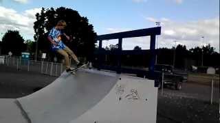 Nose grab 180 tail stal on halfpipe