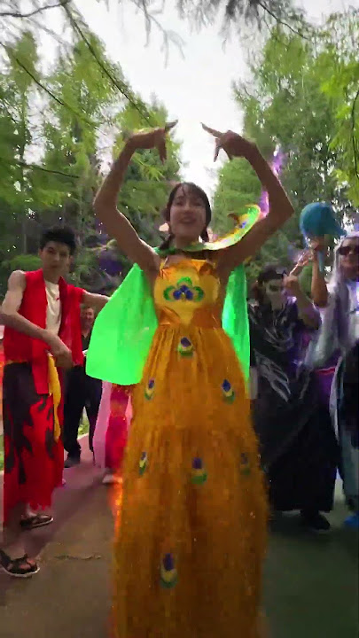 What?! In Xinjiang's scenic spots, you might just see Sun Wukong doing a drill dance! 🐒💥