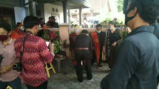 Pasahat ulos  ulaon saurmatua Sian hula hula anak manjae raja Pasaribu