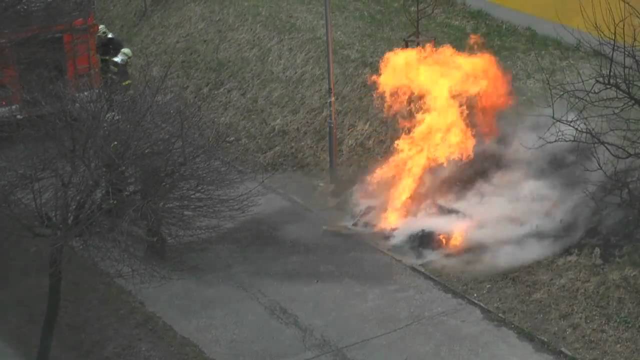 Zásah HZS, Ostrava Dubina, požár plastových popelnic.