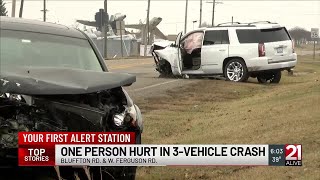 1 person injured in 3-vehicle crash in southern Fort Wayne