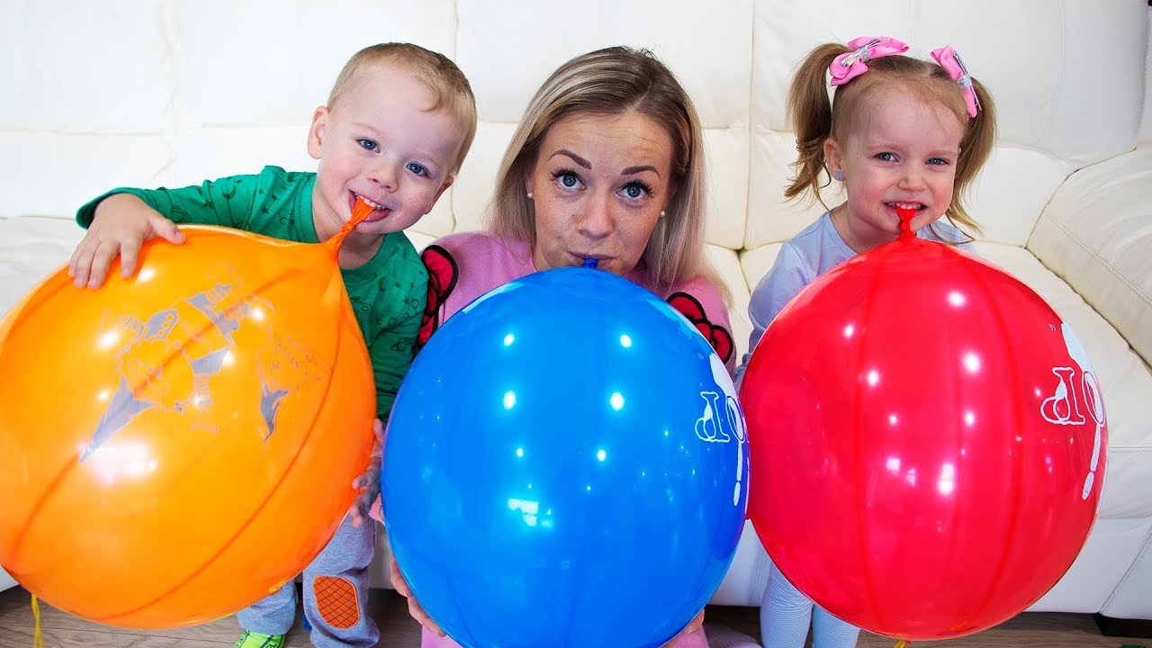 Gaby Alex and Mommy playing with Balloons and Learns colors