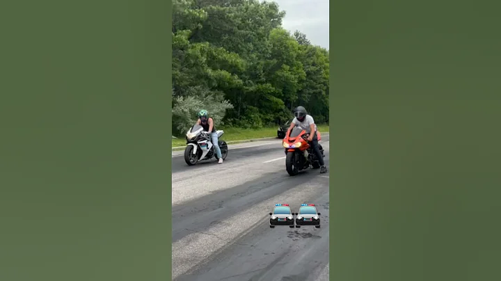 Cops try pulling up on bike racers                       #dragrace #gsxr1000 #motorcycle #zx10r