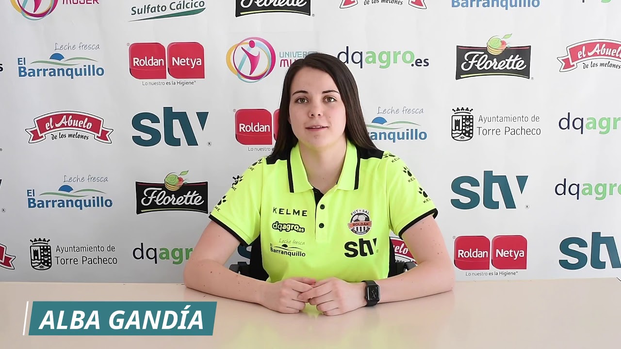 Alba Gandía renueva en STV Roldán - YouTube