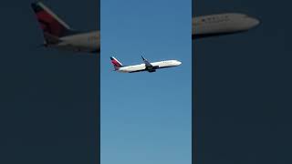 Delta Airlines - Boeing 737-932(ER) [N882DN] - Takeoff from PHX