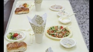 אכילת "שניצל" פרווה עם גבינה