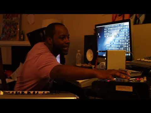 Jon Connor Yahn Freeman in his apartment chopping a sample in 2015
