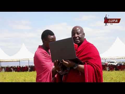 HISTORIA YA WAMAASAI IKISOMWA NA MSOMI WA JAMII HIYO ALAIS MORINTAT KATIKA TAMASHA LA ORKWAAK LEMAA