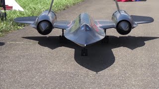 SR-71 BLACKBIRD TURBINE RC JET MODEL BY ROGER KNOBEL