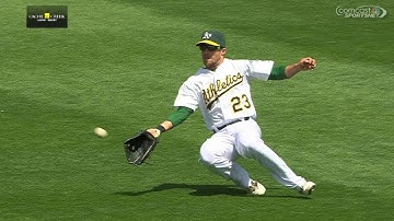 TEX@OAK: Fuld slides to rob Beltre of a hit