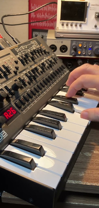 Roland JD-08 - Retro Sound  'Genesis / Invisible Touch' Live  (The Way We Walk) version intro