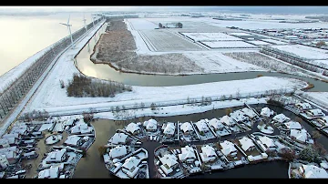 Een pitoresk dorpje in de sneeuw (Middelharnis, Goeree-Overflakkee)