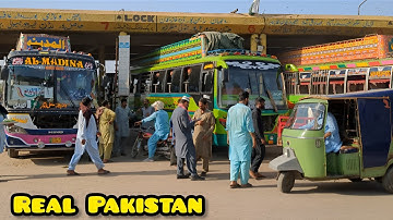 Unseen Life in Lahore Lari adda /Bus Terminal | 4k 60fps Walk | Pakistan Biggest city Walk |