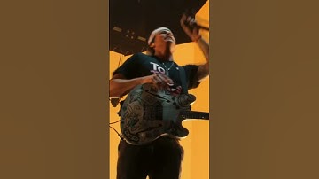 Thumbnail of Tom Delonge teach how to sing like him😂 #blink182