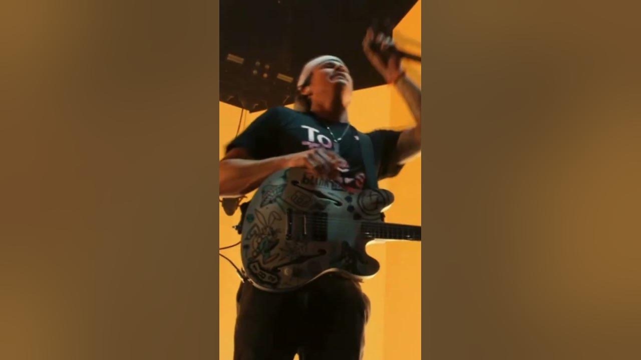 Tom Delonge teach how to sing like him😂 #blink182