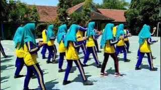 Ujian praktek senam poco-poco kelas 9A UPT SMPN 2 Balongbendo