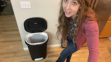 Trash Can Review - Rubbermaid Classic Step-On Garbage Can with Lid