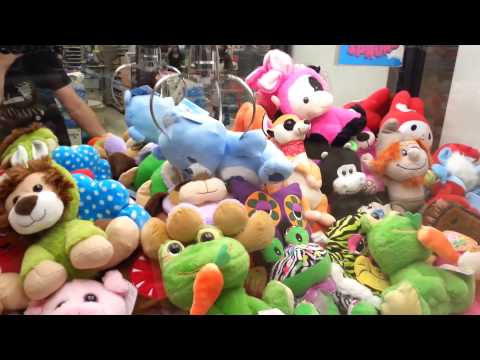 SNEAKY SNEAKY BEARS - Claw Machine Win Skill Crane FREEZE Sugar Loaf Game